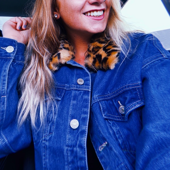 Forever 21 Jackets & Blazers - ✨Cropped Jean Jacket With Cheetah Collar🖤
